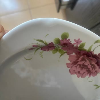 Kütahya Porselen Yeni Alınan Yemek Takımında Çizik ve Kırıklar Var