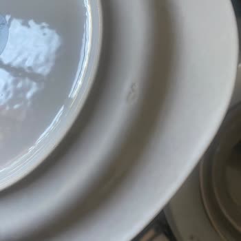 Kütahya Porselen Yeni Alınan Yemek Takımında Çizik ve Kırıklar Var