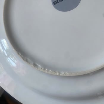 Kütahya Porselen Yeni Alınan Yemek Takımında Çizik ve Kırıklar Var