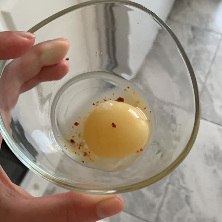 Aldığım Yumurtaların Sarısı Beyaz Çıktı, Açıklama Bekliyorum