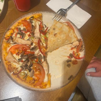 Mado'da Pişmemiş Ve Lezzetsiz Pizza Mağduriyeti