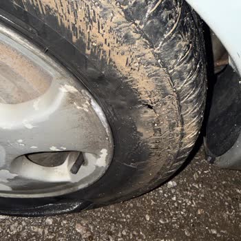 Yol Çalışması Sonrası Oluşan Çukurlar Nedeniyle Maddi Ve Manevi Mağduriyet