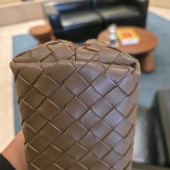 Bottega Veneta Small Andiamo Bag Peeling Issue - Refund Request