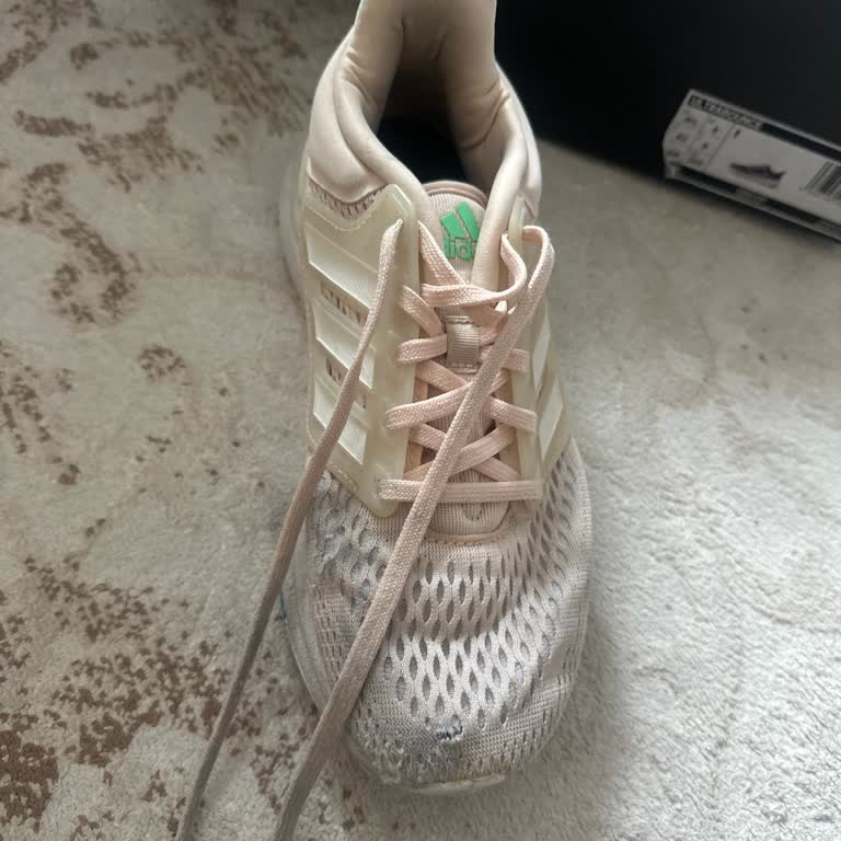 Adidas Ayakkabıda Kısa Sürede Oluşan Lekeler Ve Deformasyon Mağduriyeti