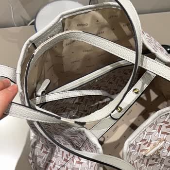 Guess Çantamın Sapı Kısa Sürede Soyuldu, Garanti Kapsamı Dışında Denildi