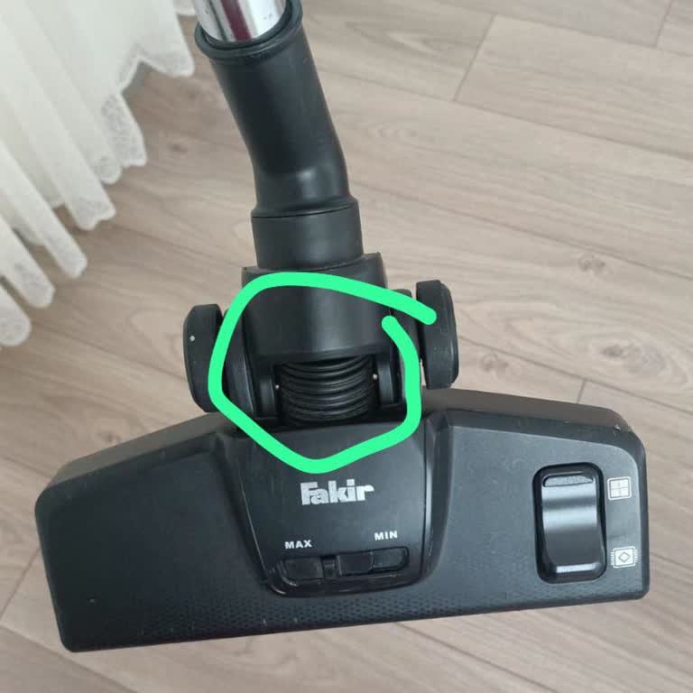 Fakir Süpürge Başlığı Sürekli Yırtılıyor, Yedek Parça Sorunu Mağdur Ediyor