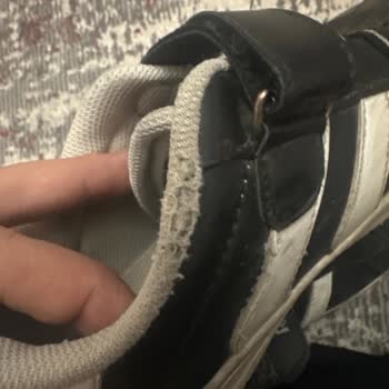 Aldığım Ayakkabının Tabanı Ve Dikişleri Kısa Sürede Yırtıldı