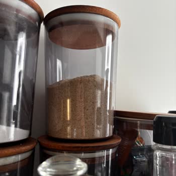 Saklama Kaplarında Geçmeyen Yağ Kokusu Sorunu