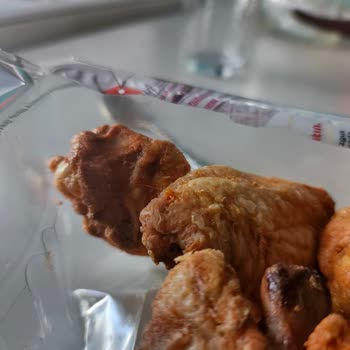 Aldığım Tavuk Kanadında Tüy Çıkması Hayal Kırıklığı Yarattı