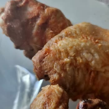 Aldığım Tavuk Kanadında Tüy Çıkması Hayal Kırıklığı Yarattı