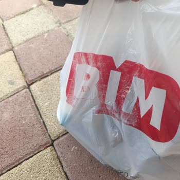 BİM Poşetlerindeki Logo Kısmı Kıyafetlerimde Leke Bırakıyor