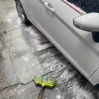 Opet Araç Yıkama Alanında Kullanılamaz Durumdaki Fırçalar Nedeniyle Hizmet Eksikliği