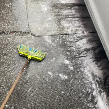 Opet Araç Yıkama Alanında Kullanılamaz Durumdaki Fırçalar Nedeniyle Hizmet Eksikliği