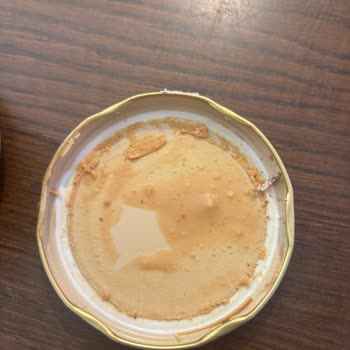 Aldığım Fıstık Ezmesinin Kapağında Küf Ve Jelatin Eksikliğiyle Karşılaştım