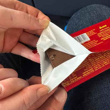 Ülker Çikolatalı Gofretin Ambalajında Canlı Kelebek Çıkması Ve Para İadesi Talebi