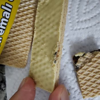 Aldığım Gofrette Beklenmeyen Siyah Maddeler Ve Bebeğimin Tüketmesi Nedeniyle Endişe Yaşadım