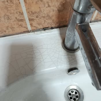 İdevit Lavabo Yüzeyinde Kendiliğinden Oluşan Çatlaklar Ve Garanti Belirsizliği