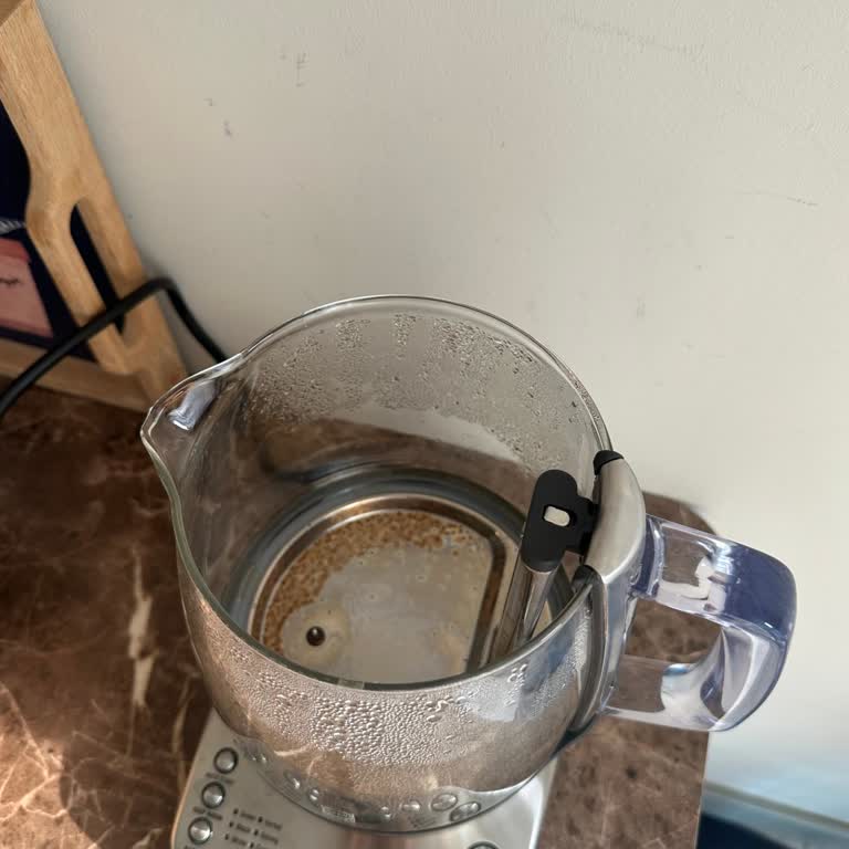 Yeni Alınan Çay Makinesinde Çıkmayan Lekeler Ve Yetersiz Çözüm