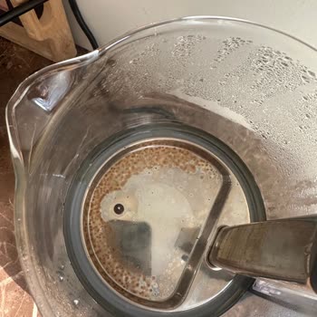 Yeni Alınan Çay Makinesinde Çıkmayan Lekeler Ve Yetersiz Çözüm