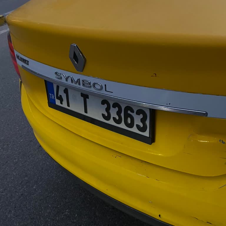 Taksi Şoförünün Dikkatsiz Ve Agresif Davranışları Yolculuğu Kabusa Çevirdi