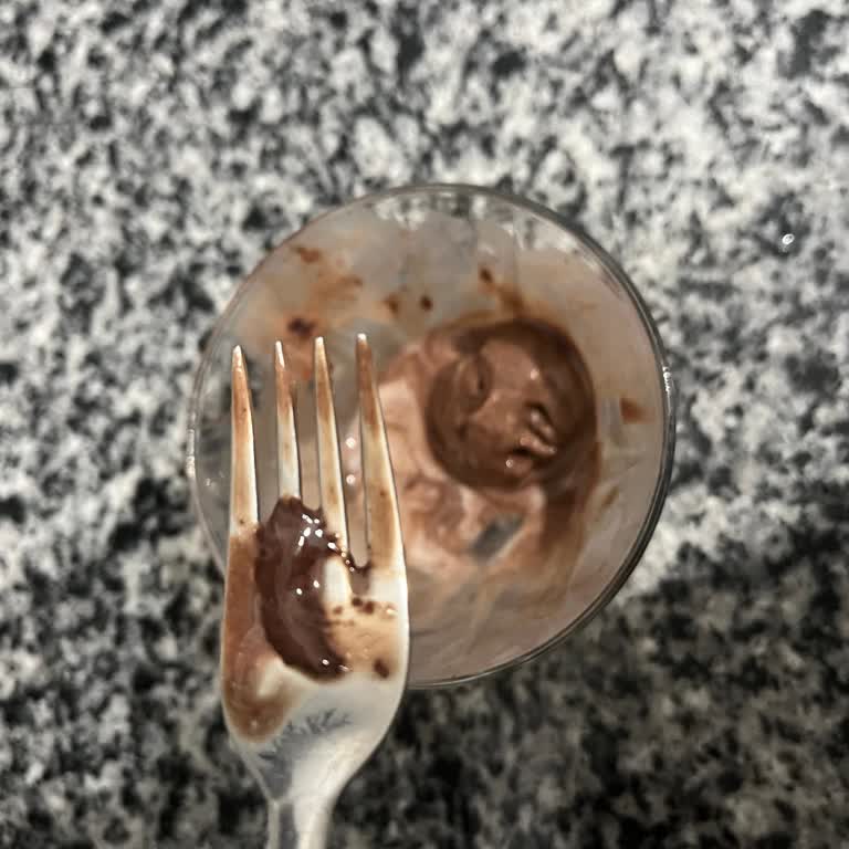 Aldığım Dondurmanın İçinden Çıkan Yabancı Madde Sağlığımı Tehdit Etti