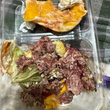 The Hazzer Burger Çiğ Ürün Gönderdi