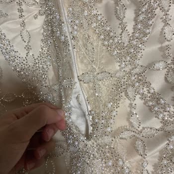 Kiraladığım Elbise Eksik Tadilat Ve Hasarlı Teslim Edildi, Ücret İadesi Talep Ediyorum