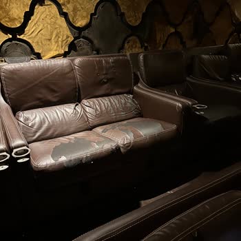 Terracity Cinema Pink: Yüksek Fiyatlara Rağmen Eski Ve Rahatsız Koltuklar