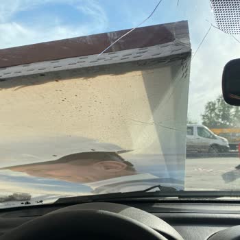 Güvenlik Önlemi Alınmayan Tabela Aracımın Camını Kırdı Belediye İlgisiz Kaldı