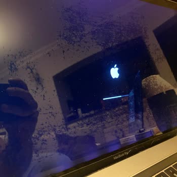 Macbook Pro'da Kronik Ekran Sorunu Ve Yetersiz Servis Desteği