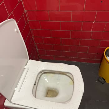 Burger King Şubesinde Kalıcı Hijyen Sorunu Yemek Keyfini Bozuyor