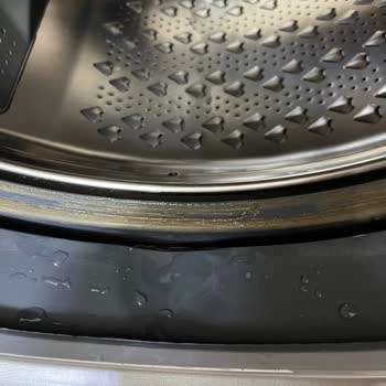 Yeni Alınan Çamaşır Makinesinde Kötü Koku, Titreme Ve Lastik Yırtılması Mağduriyeti