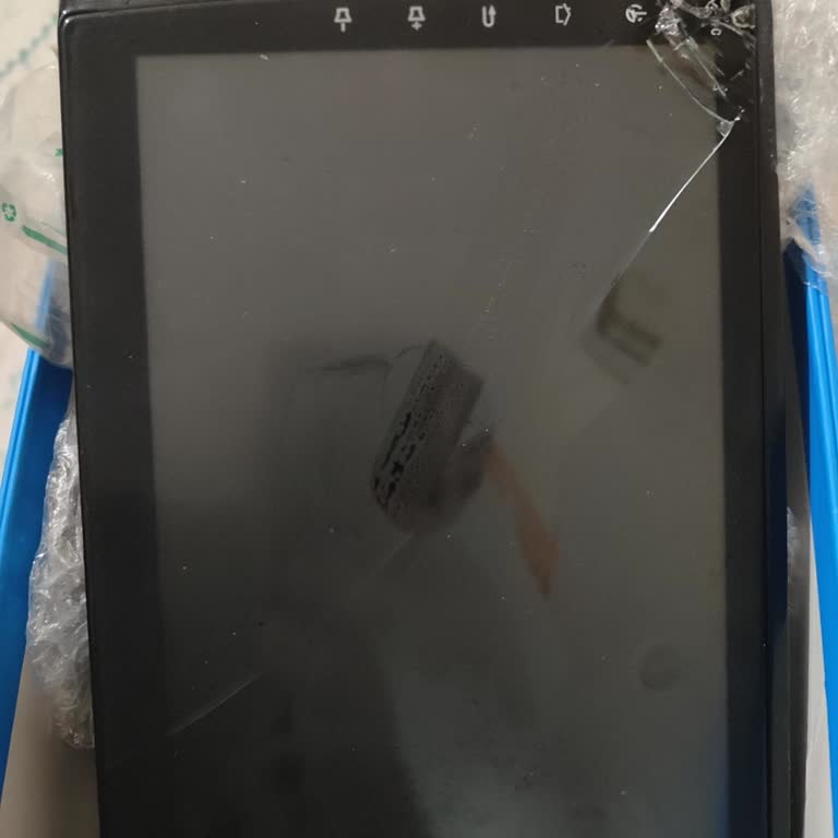 Yurtiçi Kargo Üzerinde “Kırılabilir” Etiketi Bulunan Tablet Kırık Olarak Ulaştı