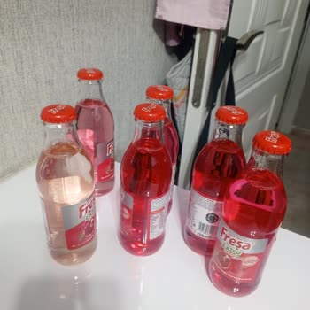 Farklı Renkte Ve Bilgisiz Freşa Narlı Soda Ürünleri Hakkında Endişe