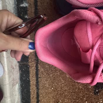 Lacoste Yeni Alınan Sneaker Topukta Yara Yaptı, Değişim Talep Ediyorum