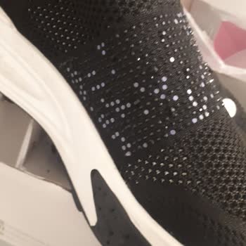 Yeni Ayakkabının Taşları İkinci Giyişte Dökülmeye Başladı