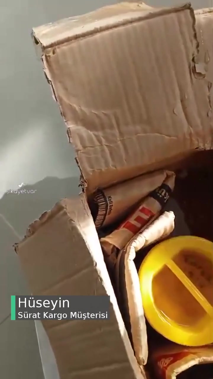 Sürat Kargo Gönderdiğimiz Kargoların 4 Tanesini Bilerek Kaldırıma Atarak Taşıma! videonun kapak resmi