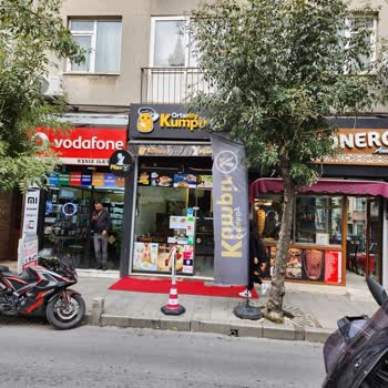 Yan Binadan Sızan Lağım Suyu Nedeniyle Sağlık Ve Yaşam Sorunu