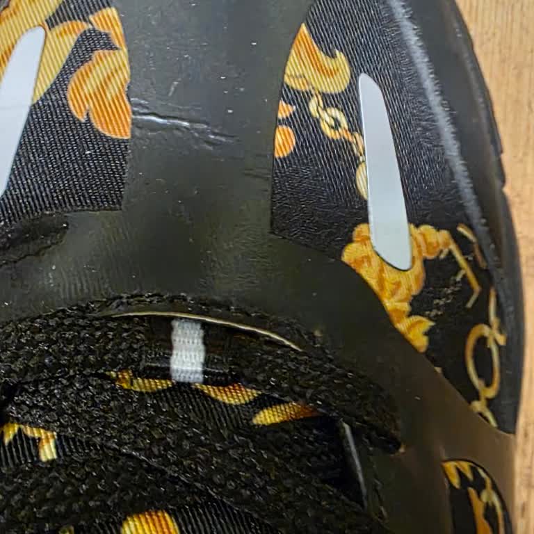 Kısa Sürede Deforme Olan Versace Ayakkabı İçin Değişim Talebi