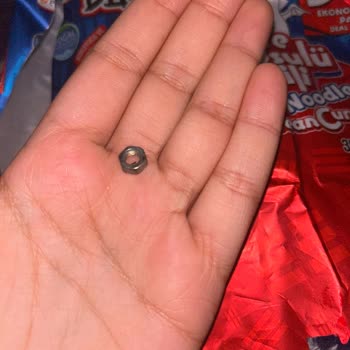 Aldığım Noodle Paketinden Vida Çıktı Büyük Hayal Kırıklığı Yaşadım