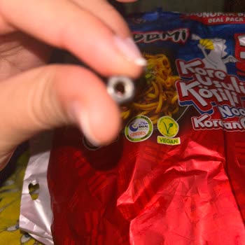 Aldığım Noodle Paketinden Vida Çıktı Büyük Hayal Kırıklığı Yaşadım