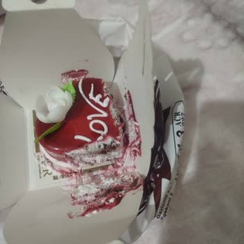 Dağılmış Pasta Ve Dökülmüş Ürünlerle Gelen Sipariş Hayal Kırıklığı Yarattı