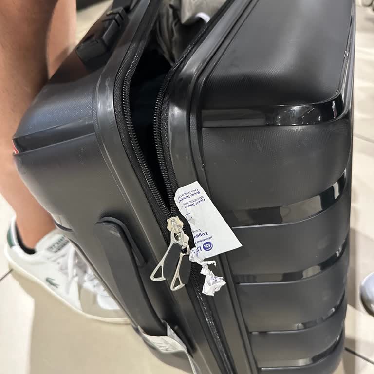 Balayı İçin Aldığım Valiz İlk Kullanımda Patladı, 40 Gündür Çözüm Yok!