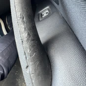 BMW 3 Serisi Kapı Kollarında Eriyen Ve Yapışkan Hale Gelen Malzeme Sorunu