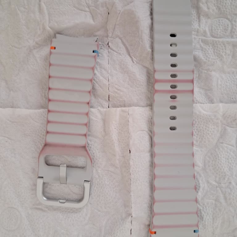 Galaxy Watch 7 Kordonu Kısa Sürede Renk Değiştirdi, Sağlam Kordon İstiyorum