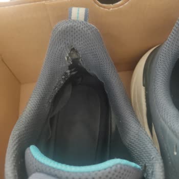 Kısa Sürede Deforme Olan Ayakkabıya Mağaza Çözüm Sunmadı