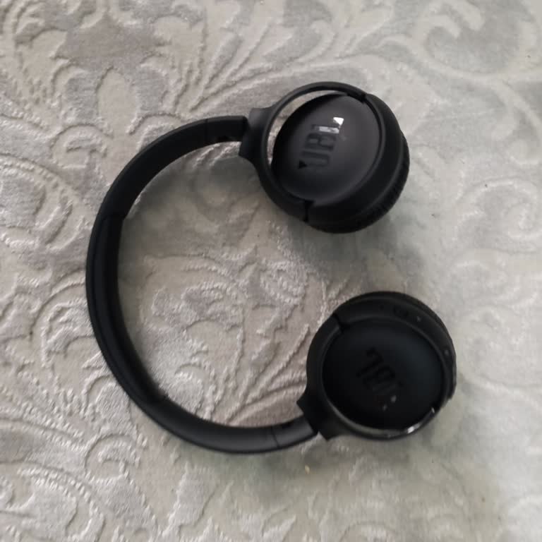 JBL Kulaklıkta Tıkırtı Sesi