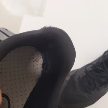 Kısa Sürede Yırtılan Adidas Ayakkabı Ve Çözülmeyen Mağaza Desteği