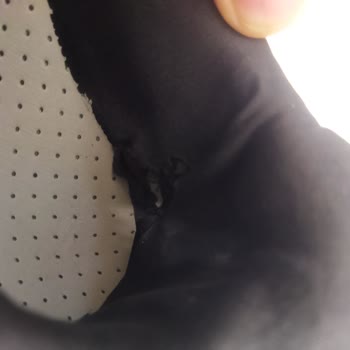 Kısa Sürede Yırtılan Adidas Ayakkabı Ve Çözülmeyen Mağaza Desteği