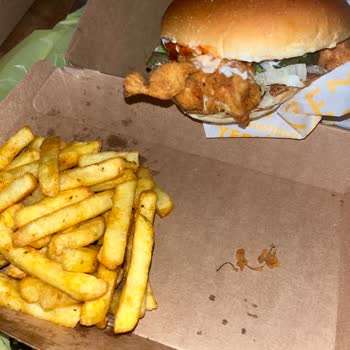 Burgerin İçinden Çıkan Metal Tel Sağlığımı Riske Attı, Büyük Hayal Kırıklığı Yaşadım